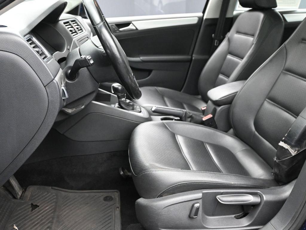 2014 Volkswagen Jetta Sedan Vehicle Photo in Marion, IA 52302