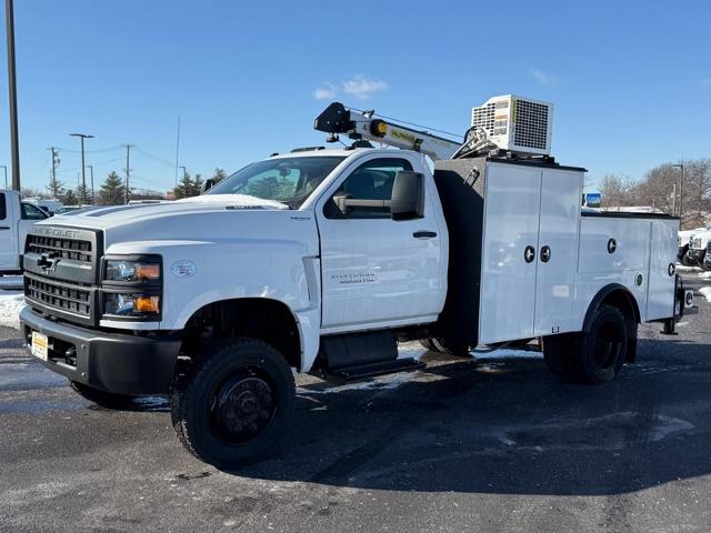 2024 Chevrolet Silverado 5500 HD Vehicle Photo in COLUMBIA, MO 65203-3903