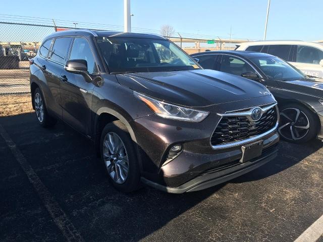 2021 Toyota Highlander Vehicle Photo in GREEN BAY, WI 54303-3330