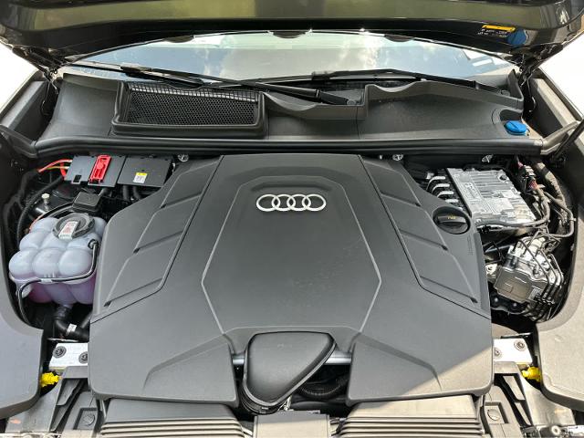 2025 Audi Q8 Vehicle Photo in HOUSTON, TX 77090