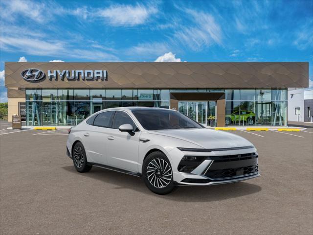 2025 Hyundai SONATA Hybrid Vehicle Photo in Peoria, IL 61615