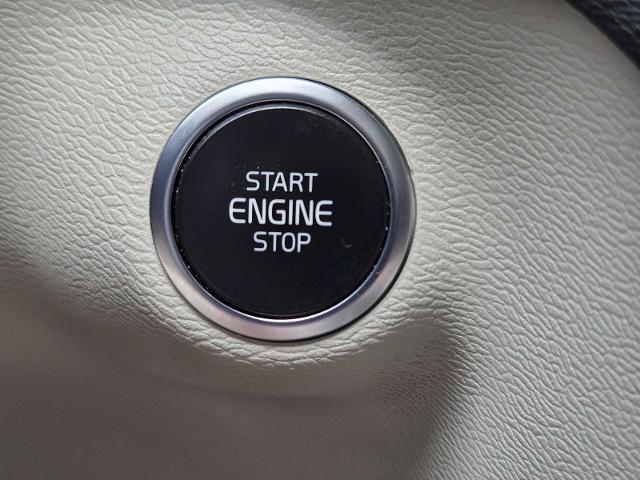 2022 Volvo XC40 Vehicle Photo in DENTON, TX 76210-9321