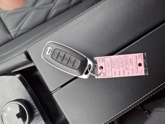 2024 Nissan Rogue Vehicle Photo in Oshkosh, WI 54904