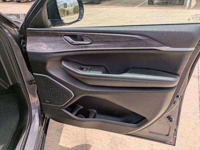 2022 Jeep Grand Cherokee L Vehicle Photo in SELMA, TX 78154-1460