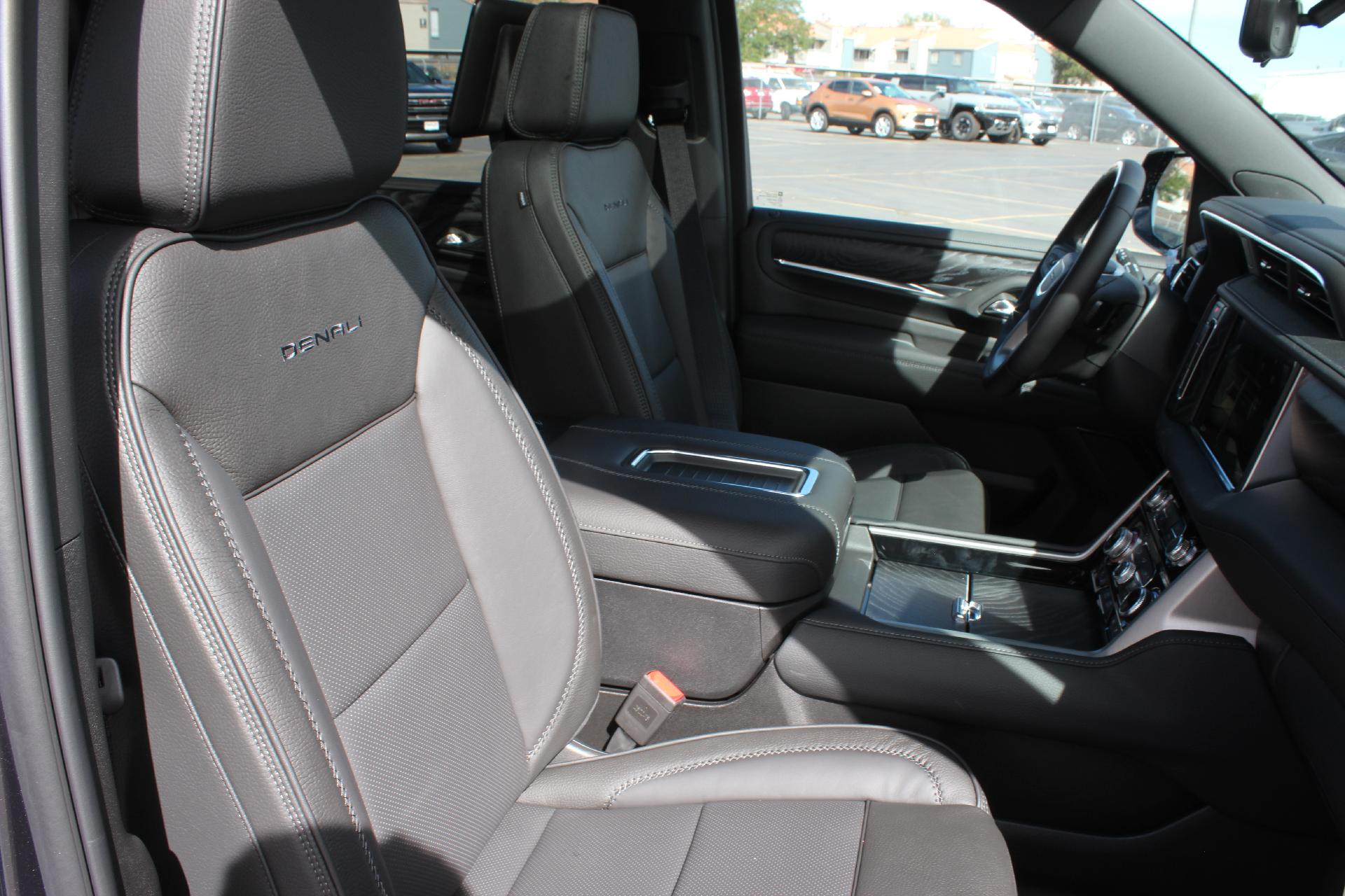 2024 GMC Yukon XL Vehicle Photo in AURORA, CO 80012-4011