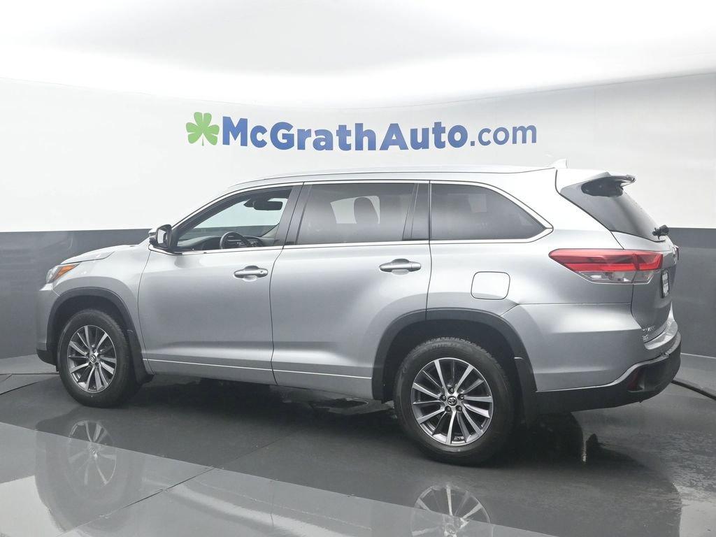2018 Toyota Highlander Vehicle Photo in Cedar Rapids, IA 52402