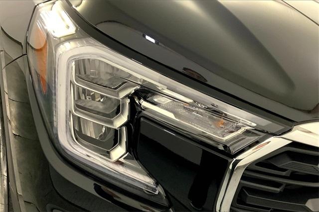 2024 GMC Terrain Vehicle Photo in KANSAS CITY, MO 64114-4545