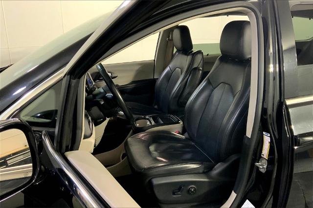 2020 Chrysler Pacifica Vehicle Photo in Lees Summit, MO 64086