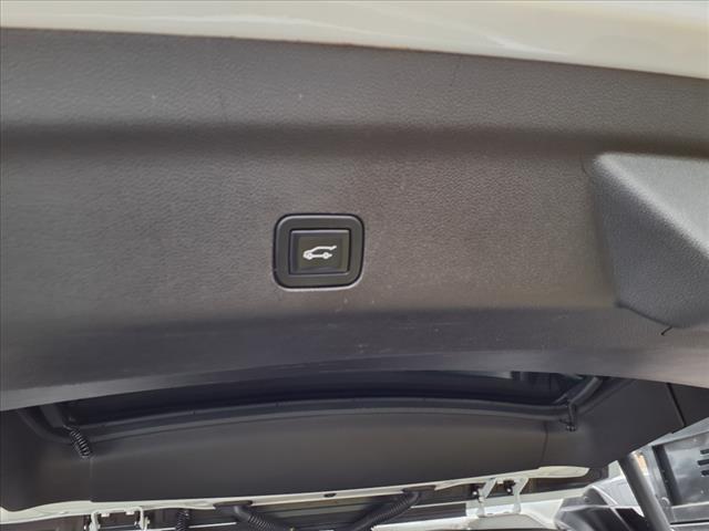 2021 Cadillac Escalade Vehicle Photo in SMITHTOWN, NY 11787-5023