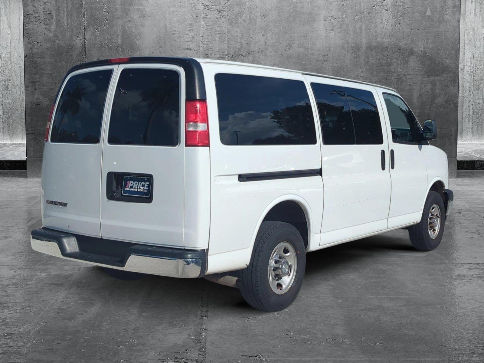 2019 Chevrolet Express Passenger Vehicle Photo in Pembroke Pines, FL 33027