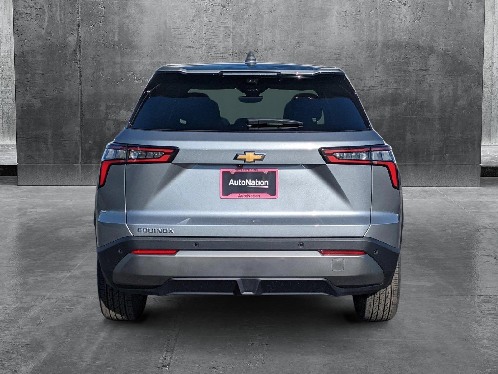 2025 Chevrolet Equinox Vehicle Photo in VALENCIA, CA 91355-1705