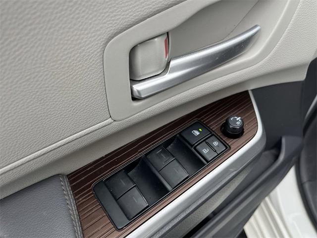 2021 Toyota Sienna Vehicle Photo in TULLY, NY 13159-3159