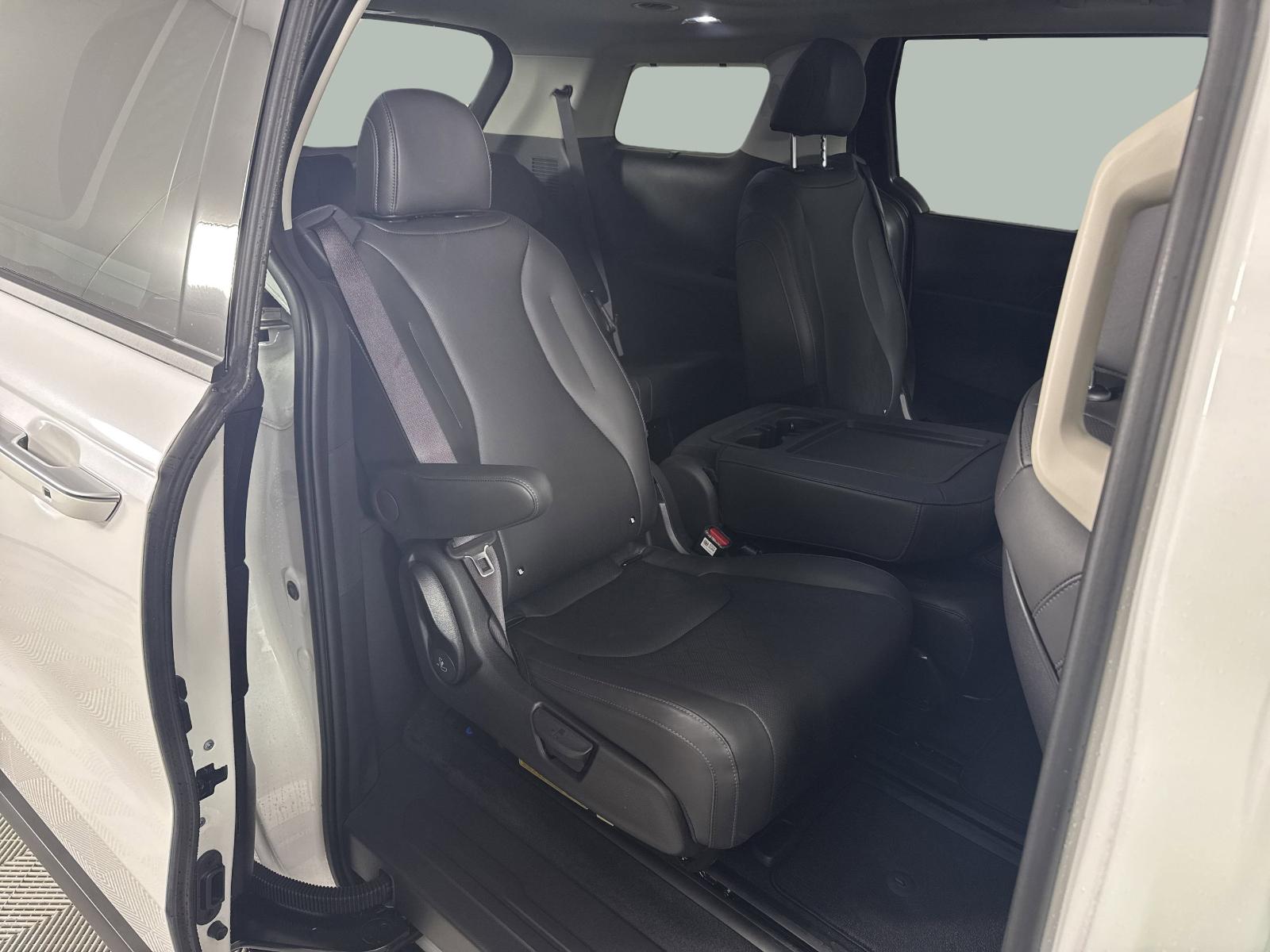2025 Kia Carnival Hybrid Vehicle Photo in GEORGETOWN, TX 78626-7508