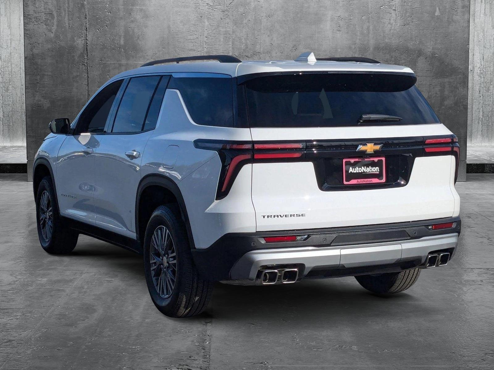 2025 Chevrolet Traverse Vehicle Photo in VALENCIA, CA 91355-1705