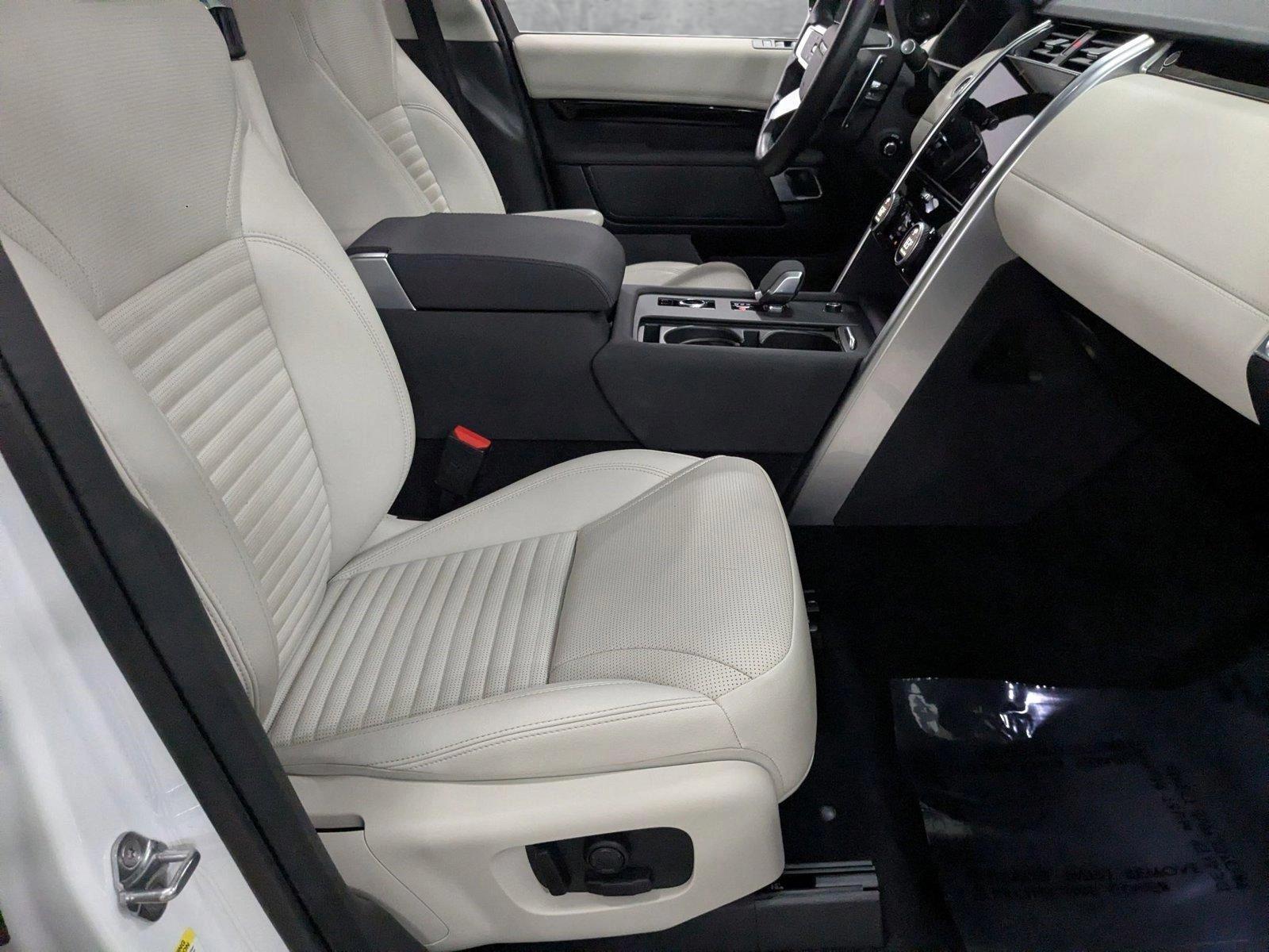 2023 Land Rover Discovery Vehicle Photo in Pompano Beach, FL 33064