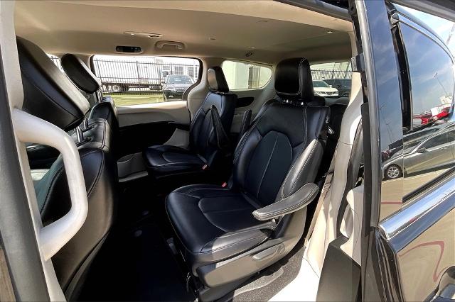 2024 Chrysler Pacifica Vehicle Photo in Grapevine, TX 76051