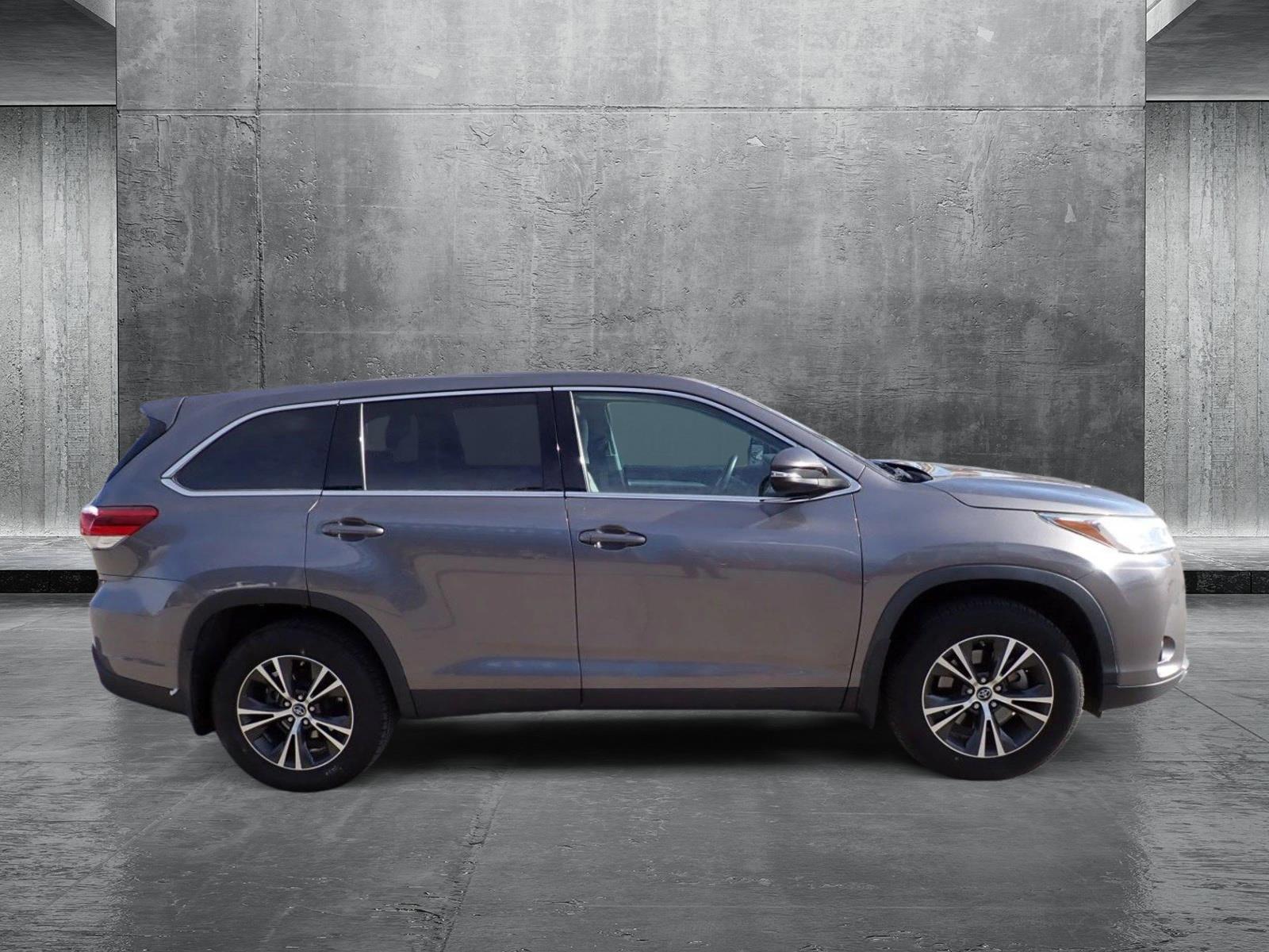 2019 Toyota Highlander Vehicle Photo in DENVER, CO 80221-3610