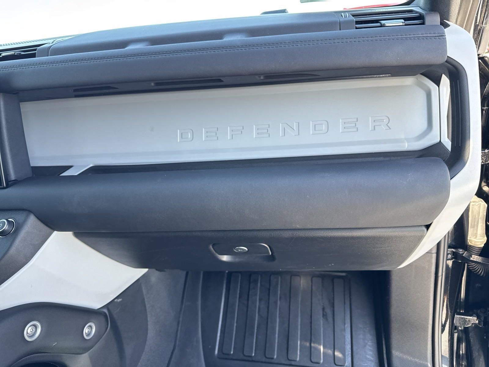 2024 Defender Vehicle Photo in AUSTIN, TX 78717