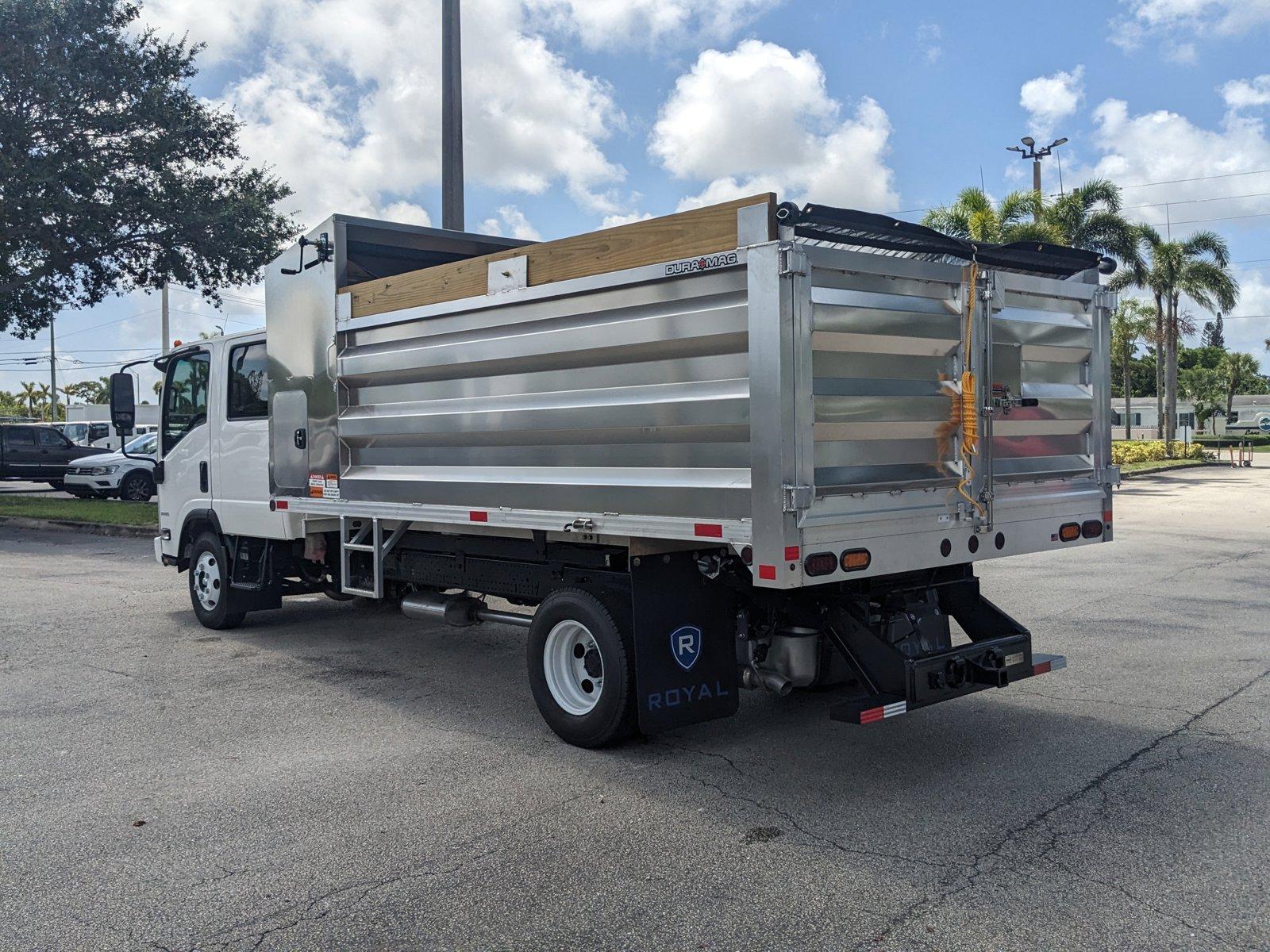 2024 Chevrolet Low Cab Forward 3500 Vehicle Photo in GREENACRES, FL 33463-3207