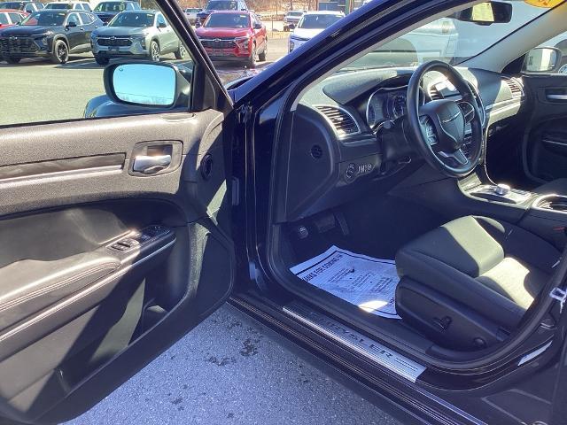 2022 Chrysler 300 Vehicle Photo in Gardner, MA 01440