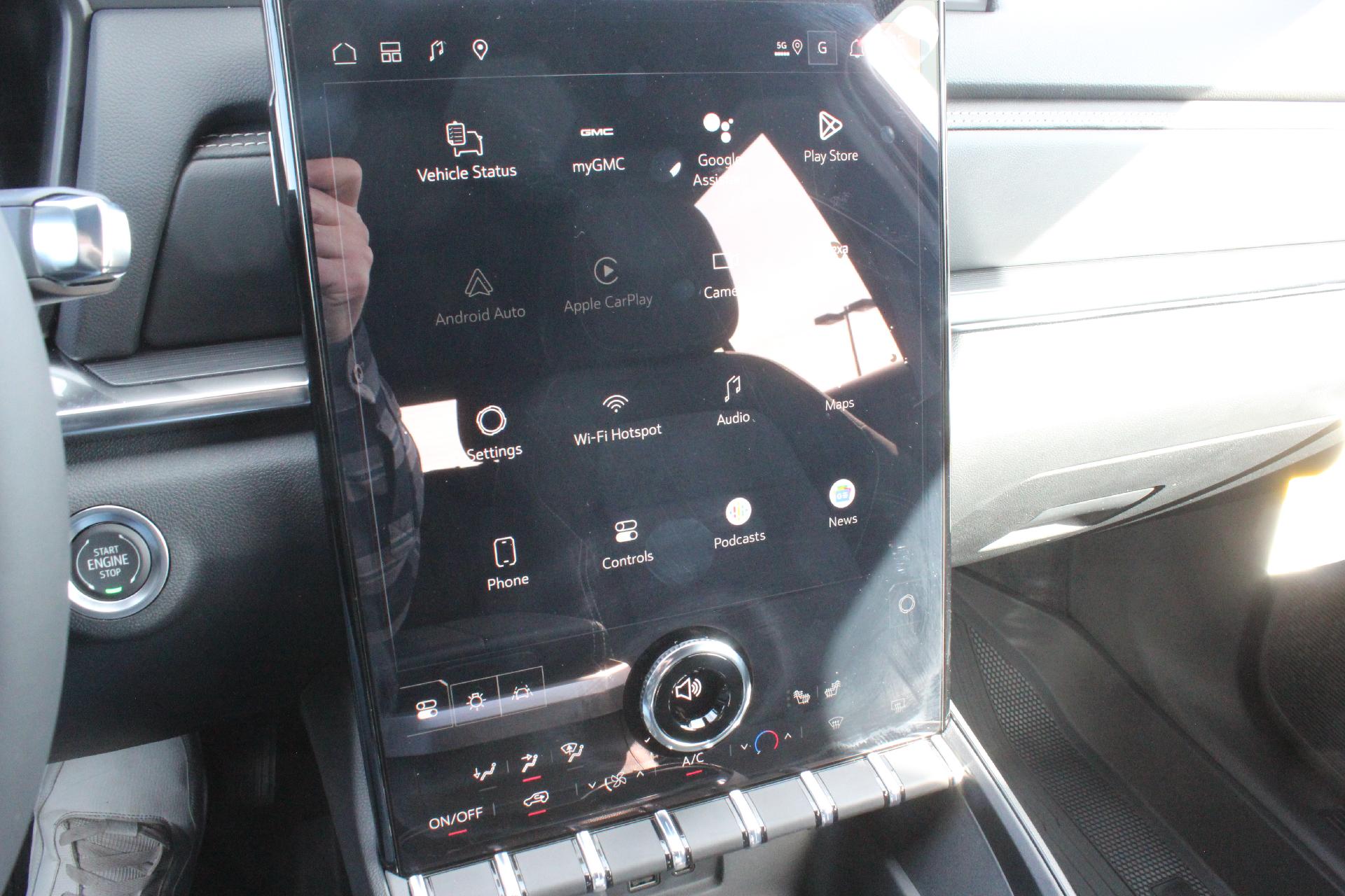 2025 GMC Terrain Vehicle Photo in AURORA, CO 80012-4011