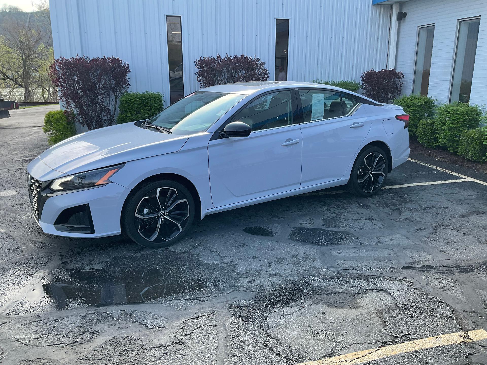 Used 2023 Nissan Altima SR with VIN 1N4BL4CW9PN345814 for sale in Moundsville, WV