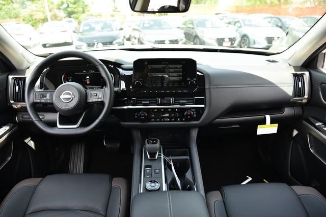 2025 Nissan Pathfinder Vehicle Photo in Ballwin, MO 63011