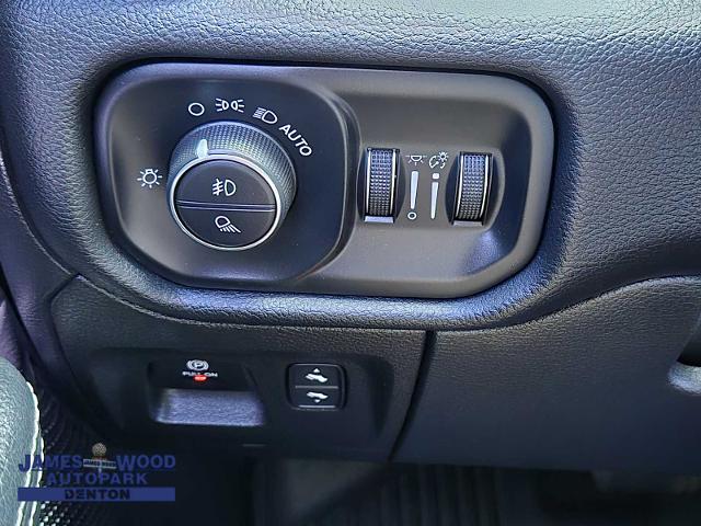 2022 Ram 1500 Vehicle Photo in DENTON, TX 76210-9321