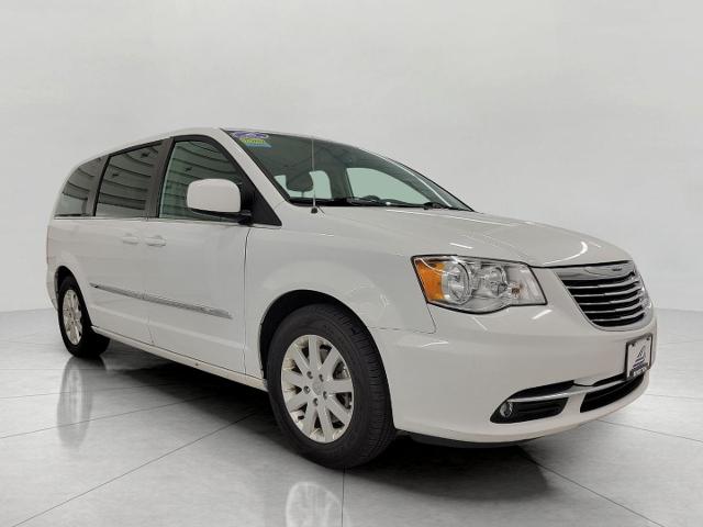 2015 Chrysler Town & Country Vehicle Photo in Neenah, WI 54956