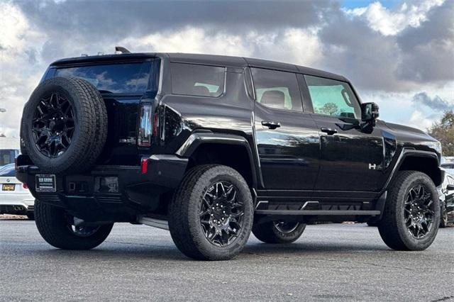 2025 GMC HUMMER EV SUV Vehicle Photo in ELK GROVE, CA 95757-8703