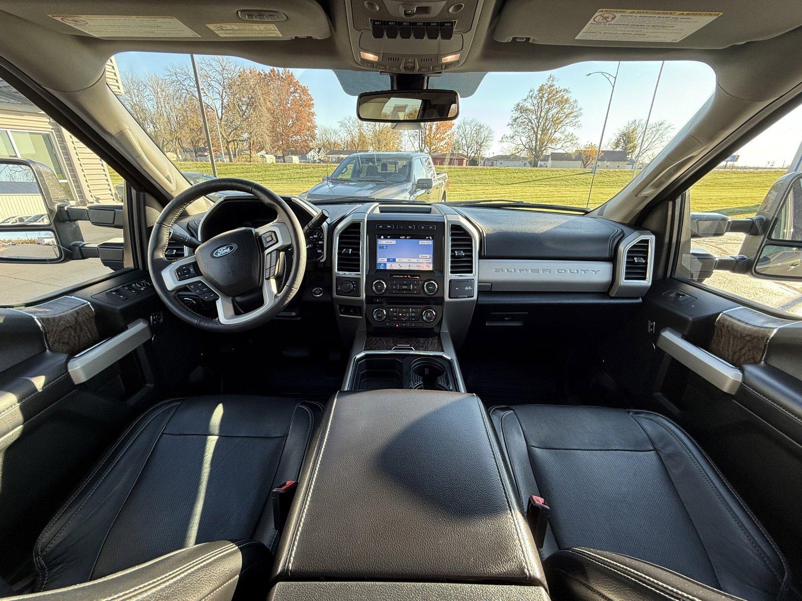 2018 Ford F-350 Super Duty Lariat photo 10