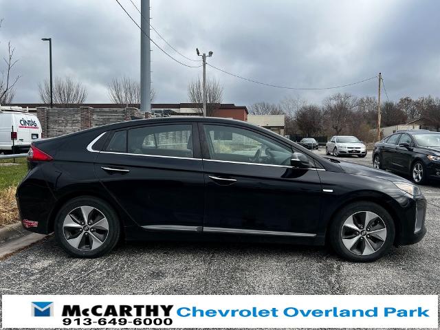 Used 2017 Hyundai Ioniq Base with VIN KMHC05LHXHU017318 for sale in Overland Park, KS