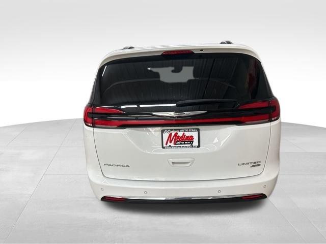 2022 Chrysler Pacifica Vehicle Photo in MEDINA, OH 44256-9631
