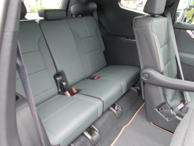 2025 GMC Acadia Vehicle Photo in LOWELL, MA 01852-4336