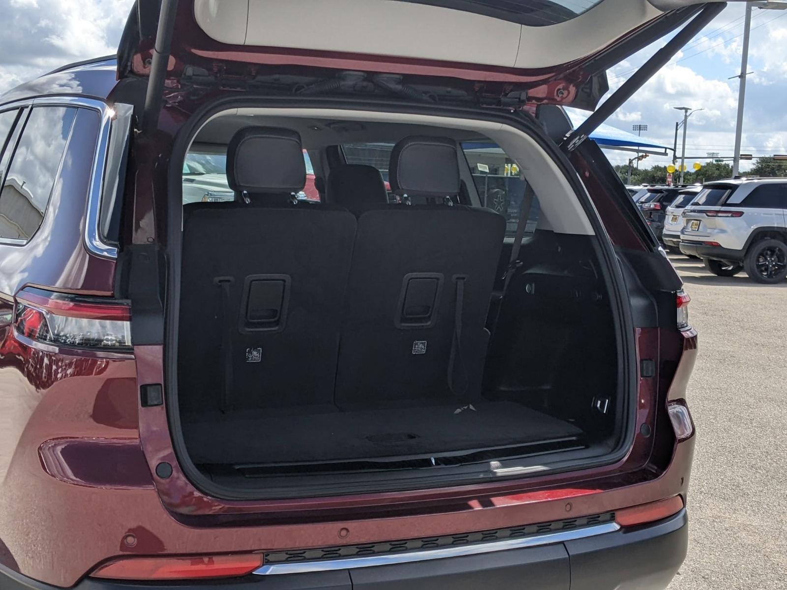 2023 Jeep Grand Cherokee L Vehicle Photo in Seguin, TX 78155