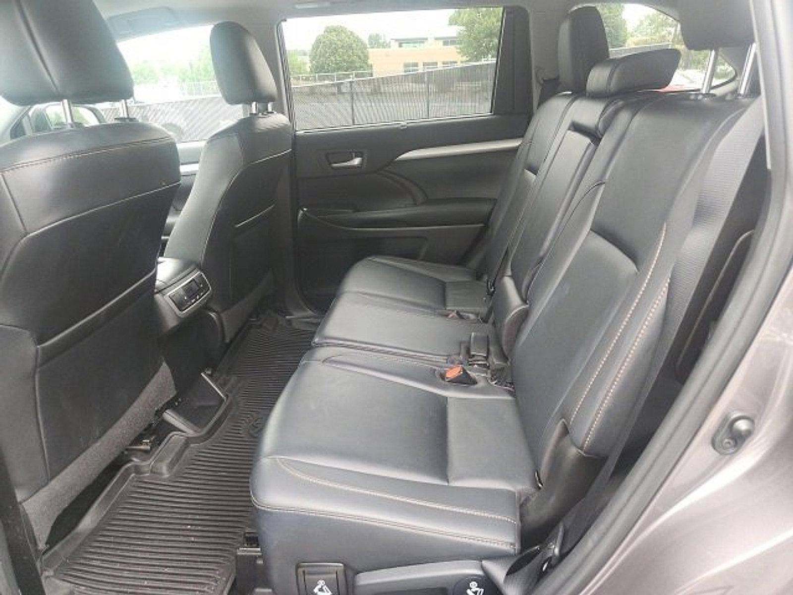 2019 Toyota Highlander Vehicle Photo in Harrisburg, PA 17111