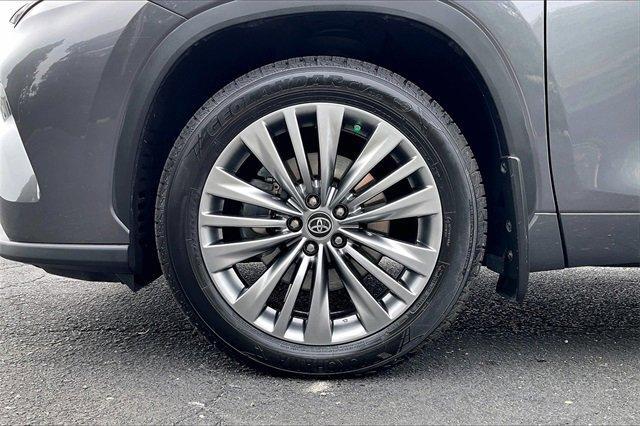 2021 Toyota Highlander Vehicle Photo in INDEPENDENCE, MO 64055-1314