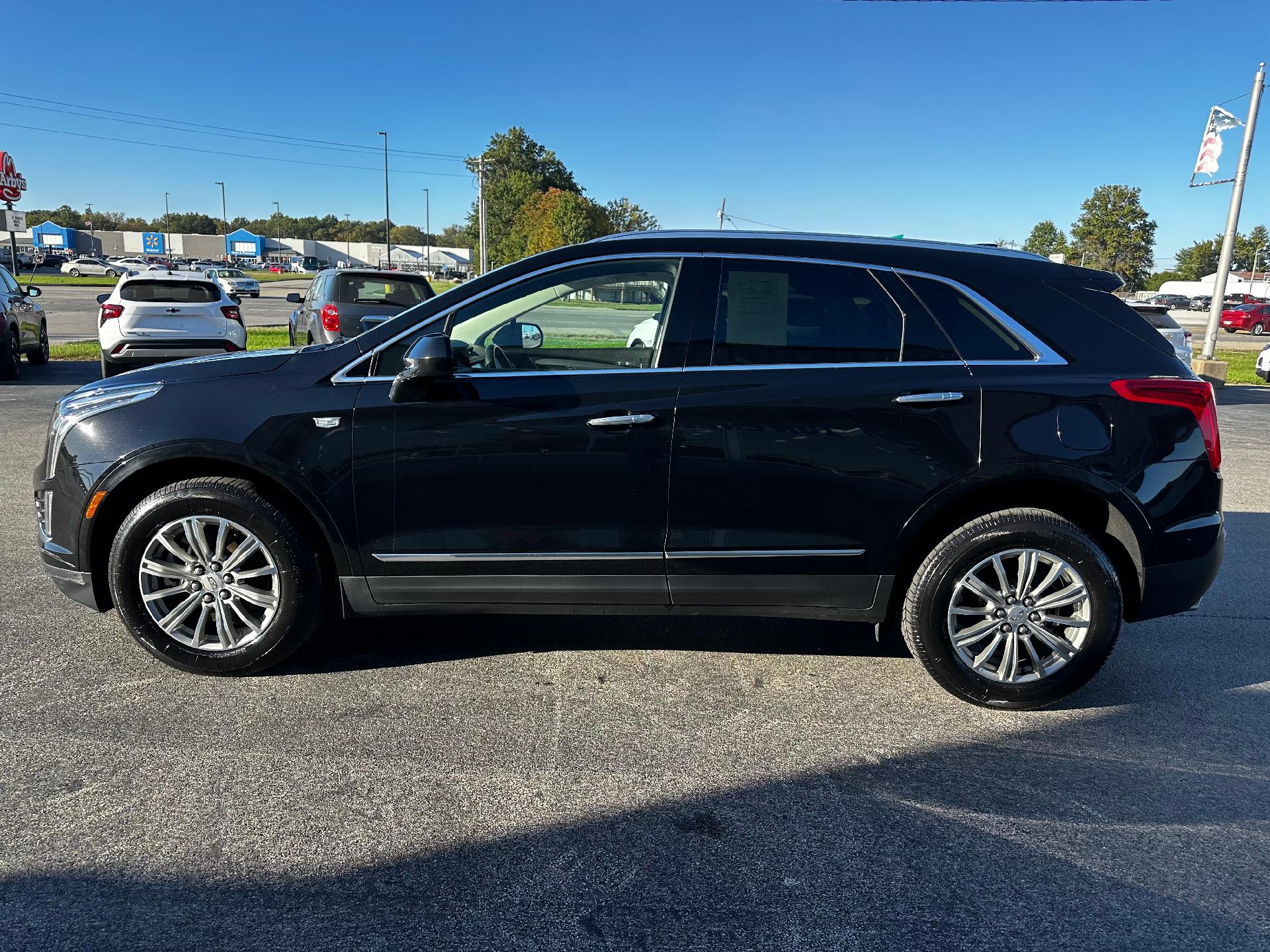 Used 2017 Cadillac XT5 Luxury with VIN 1GYKNBRS5HZ295446 for sale in Salem, IL