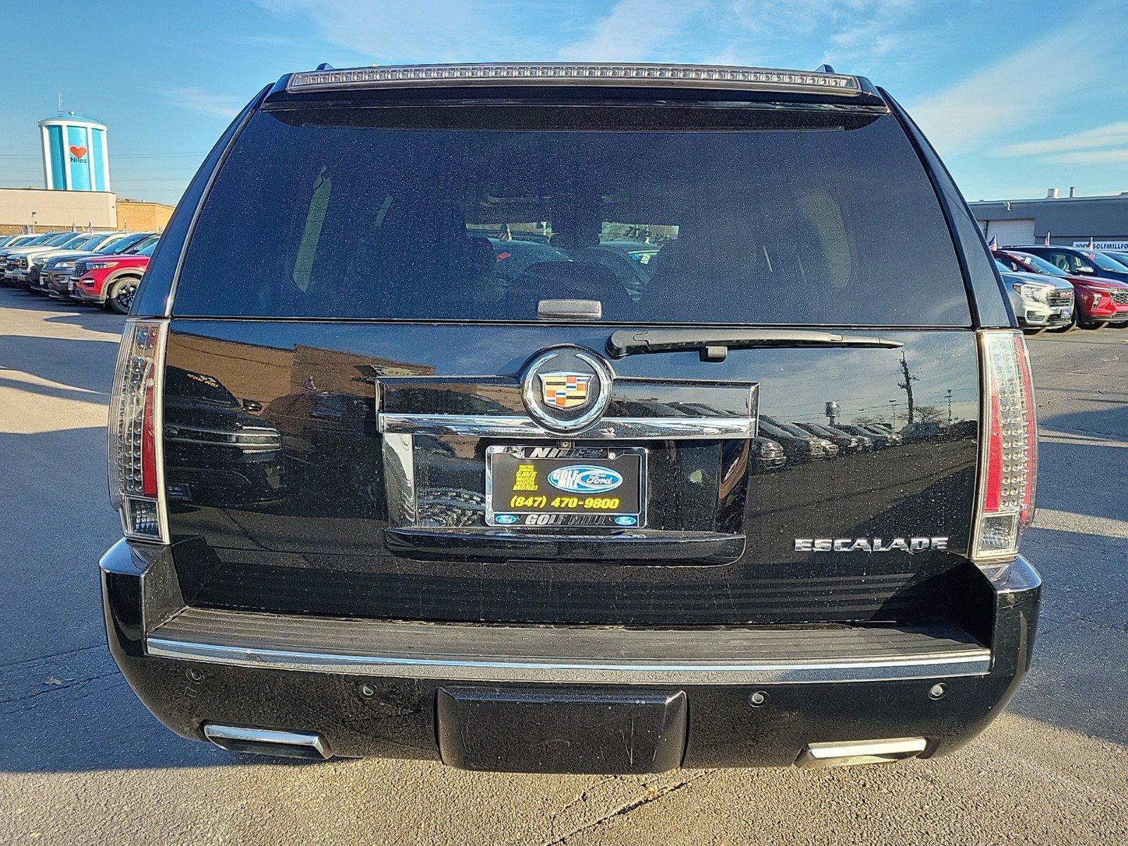 2013 Cadillac Escalade Vehicle Photo in Saint Charles, IL 60174