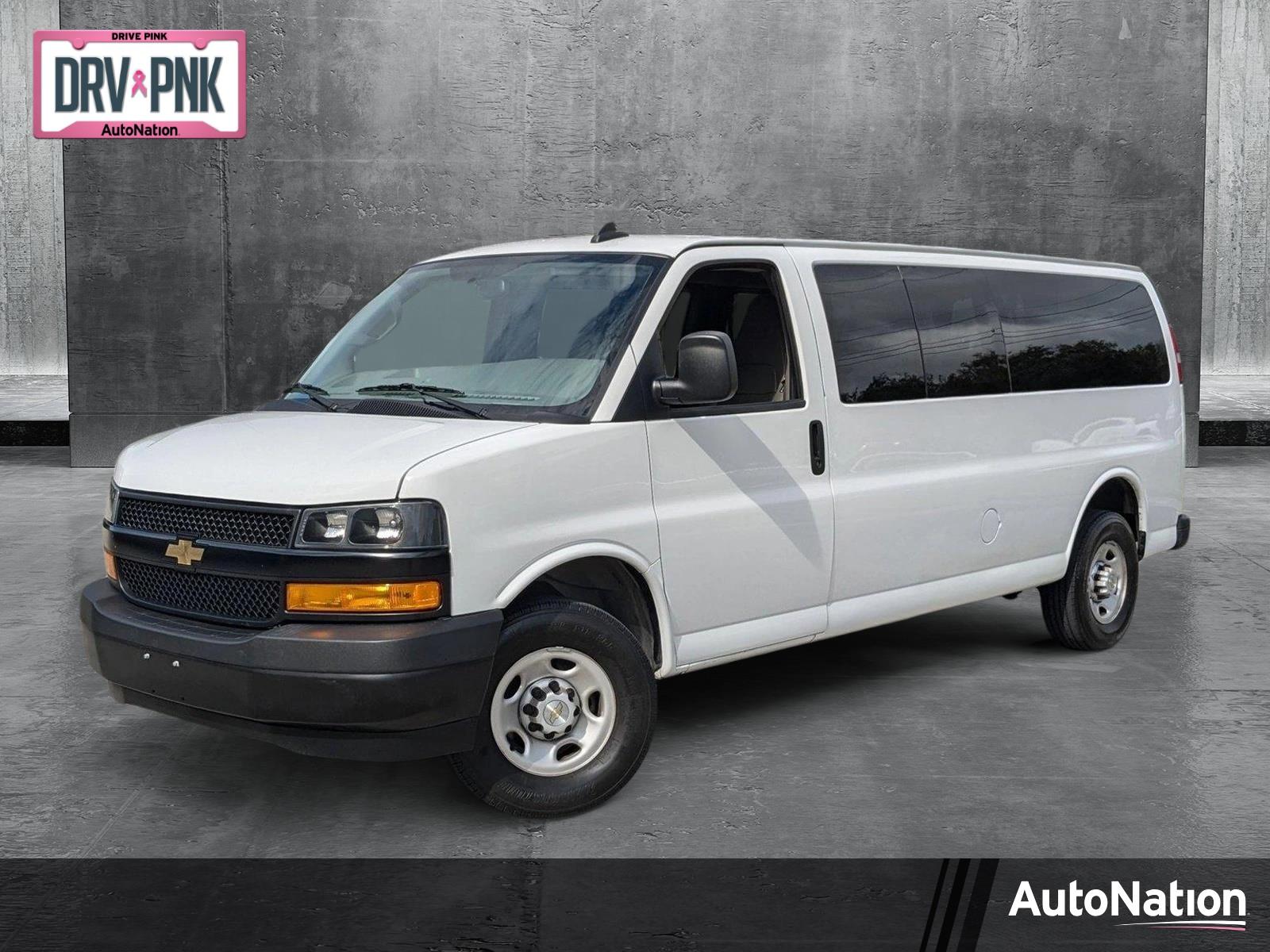 2023 Chevrolet Express Passenger 3500 Vehicle Photo in PEMBROKE PINES, FL 33024-6534