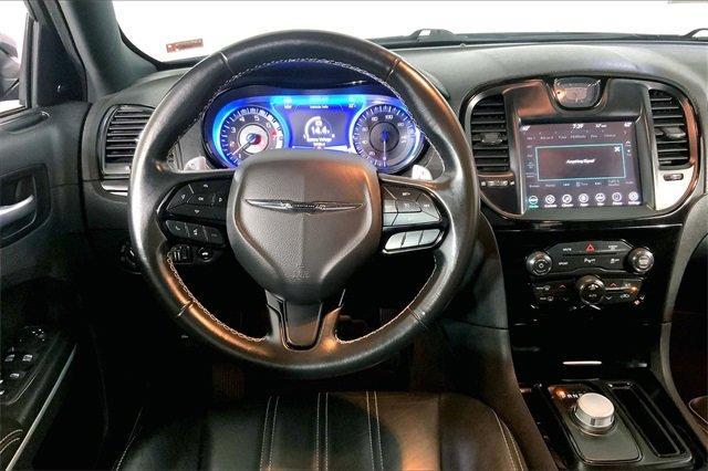 2022 Chrysler 300 Vehicle Photo in KANSAS CITY, MO 64114-4502