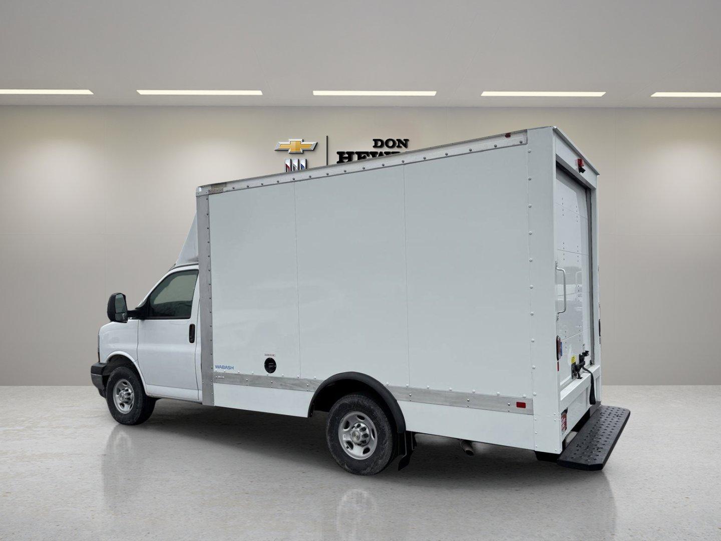 2024 Chevrolet Express Cutaway 3500 Vehicle Photo in GEORGETOWN, TX 78626-7508