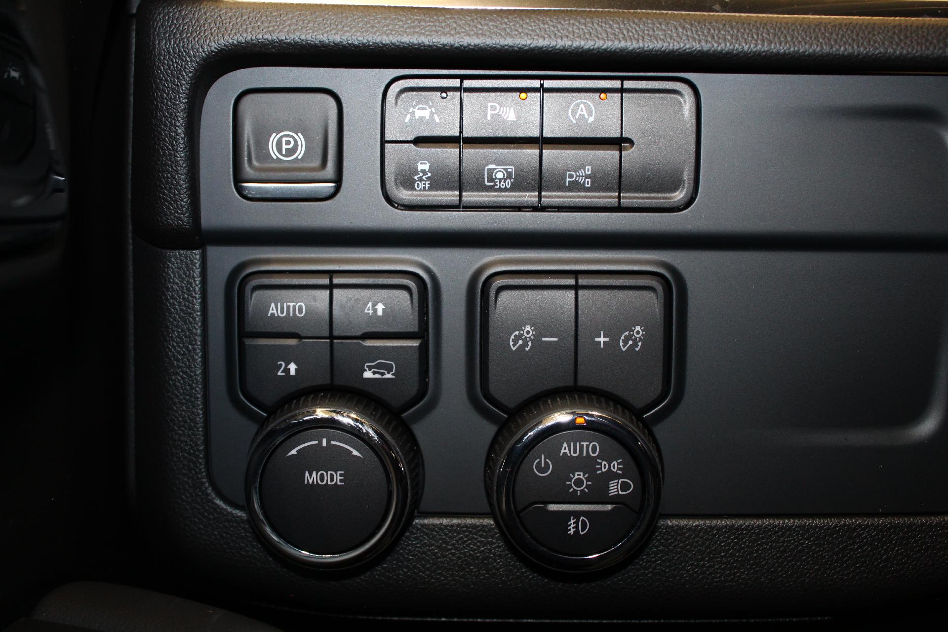 2025 Chevrolet Suburban Vehicle Photo in NORTHAMPTON, MA 01060-1120