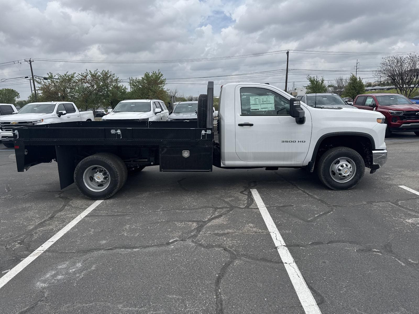 2025 Chevrolet Silverado 3500 HD Chassis Cab Vehicle Photo in GEORGETOWN, TX 78626-7508