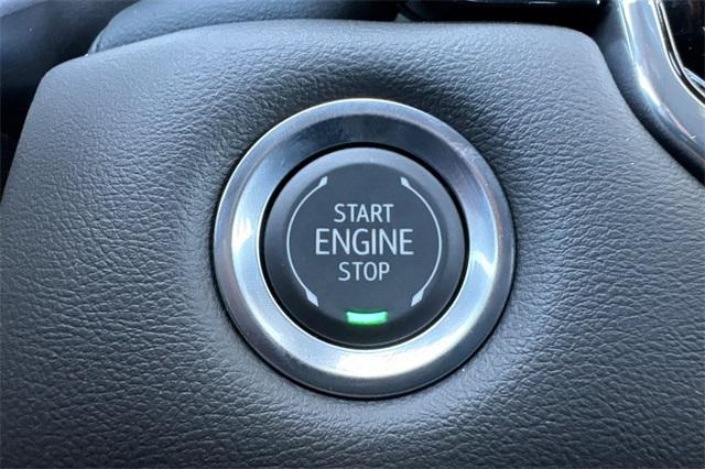 2025 GMC Canyon Vehicle Photo in ELK GROVE, CA 95757-8703