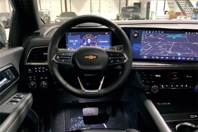 2025 Chevrolet Suburban Vehicle Photo in KANSAS CITY, MO 64114-4502