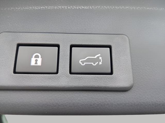 2025 Subaru Ascent Vehicle Photo in Green Bay, WI 54304