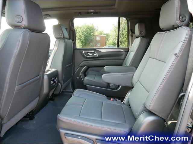 2024 Chevrolet Suburban Vehicle Photo in MAPLEWOOD, MN 55119-4794