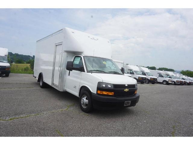 2023 Chevrolet Express Cutaway 4500 Vehicle Photo in ALCOA, TN 37701-3235