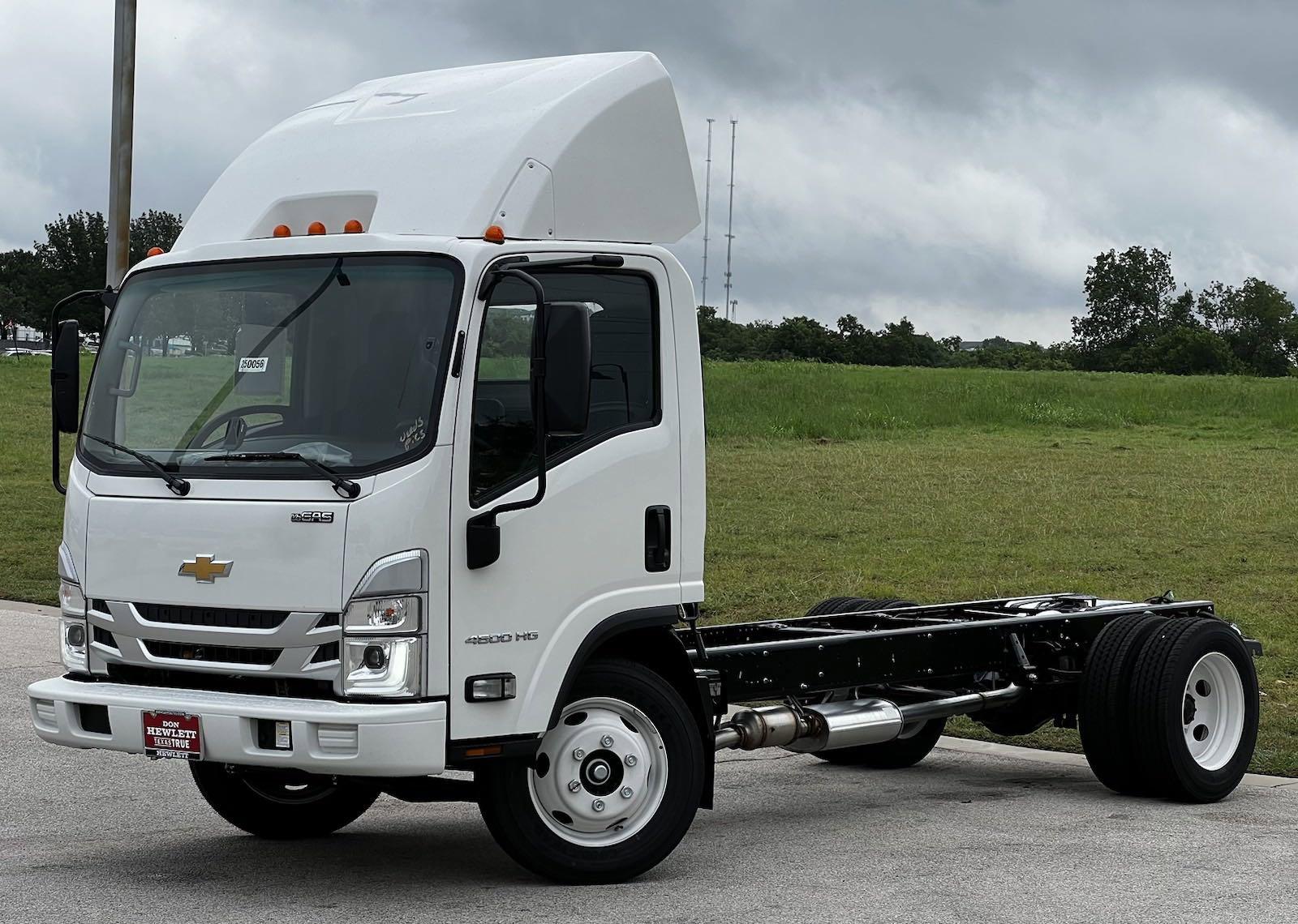 2025 Chevrolet Low Cab Forward 4500 Vehicle Photo in GEORGETOWN, TX 78626-7508